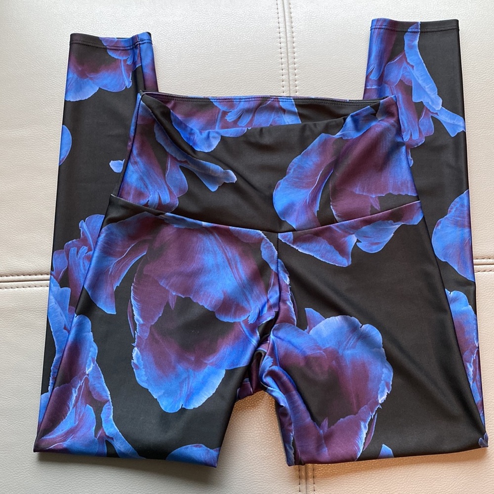 SOLD Onzie HR Floral Print Legging - Picture 3 of 7